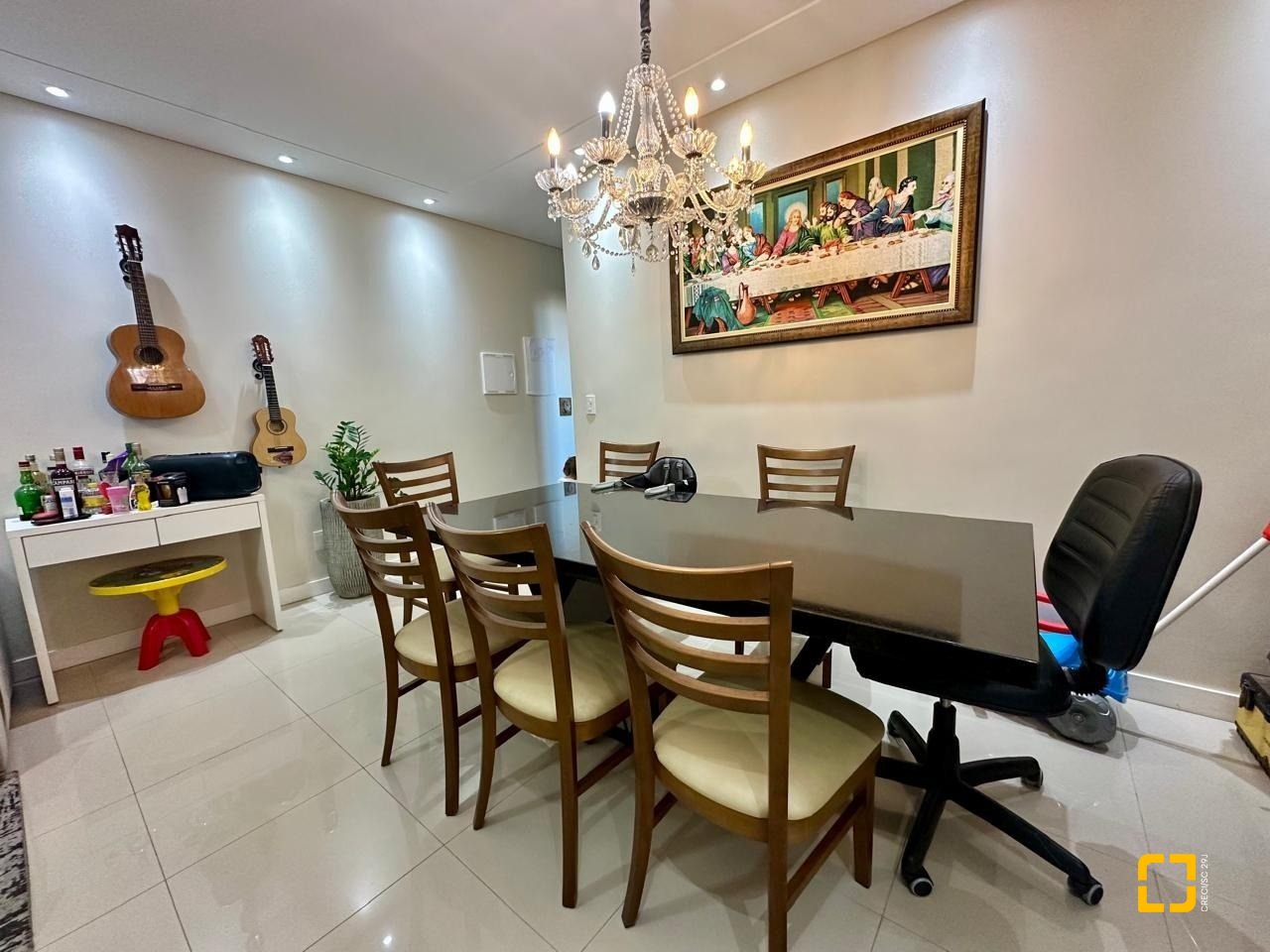 Apartamento com 98m², 4 quartos (sendo 1 suíte), 2 garagens, no bairro Jardim Atlântico em Florianópolis