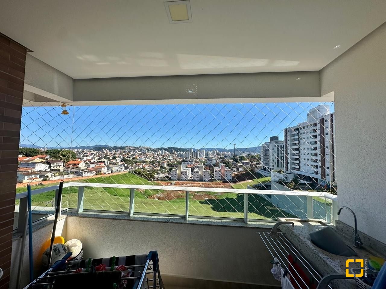 Apartamento com 98m², 4 quartos (sendo 1 suíte), 2 garagens, no bairro Jardim Atlântico em Florianópolis