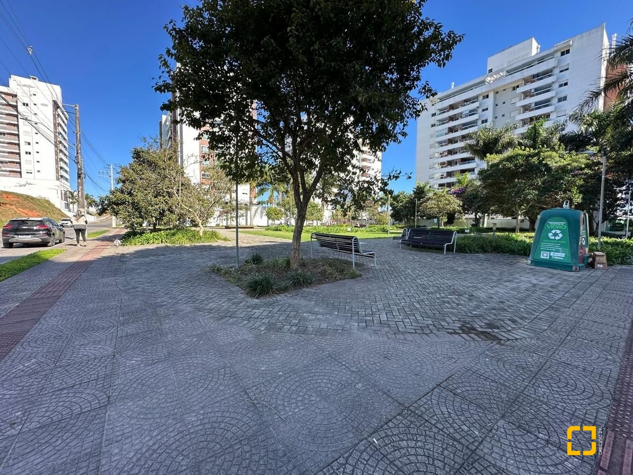 Apartamento com 98m², 4 quartos (sendo 1 suíte), 2 garagens, no bairro Jardim Atlântico em Florianópolis