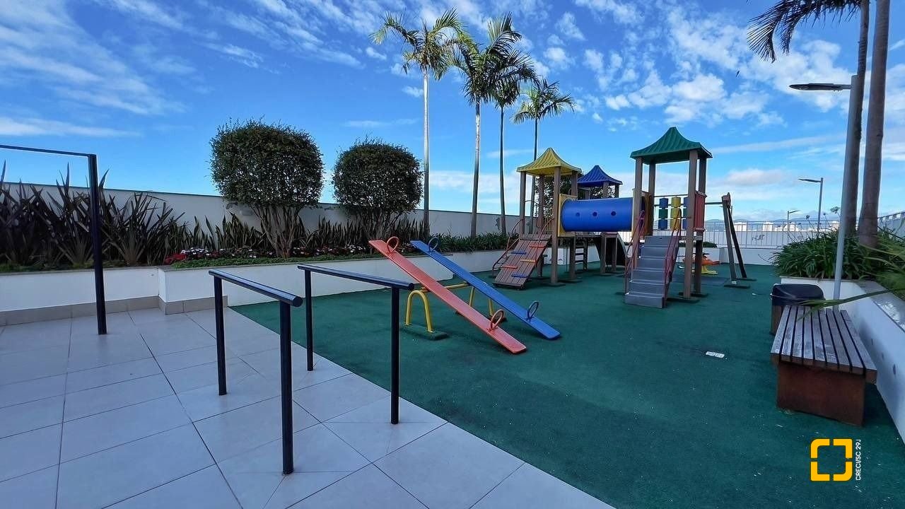 Apartamento com 98m², 4 quartos (sendo 1 suíte), 2 garagens, no bairro Jardim Atlântico em Florianópolis