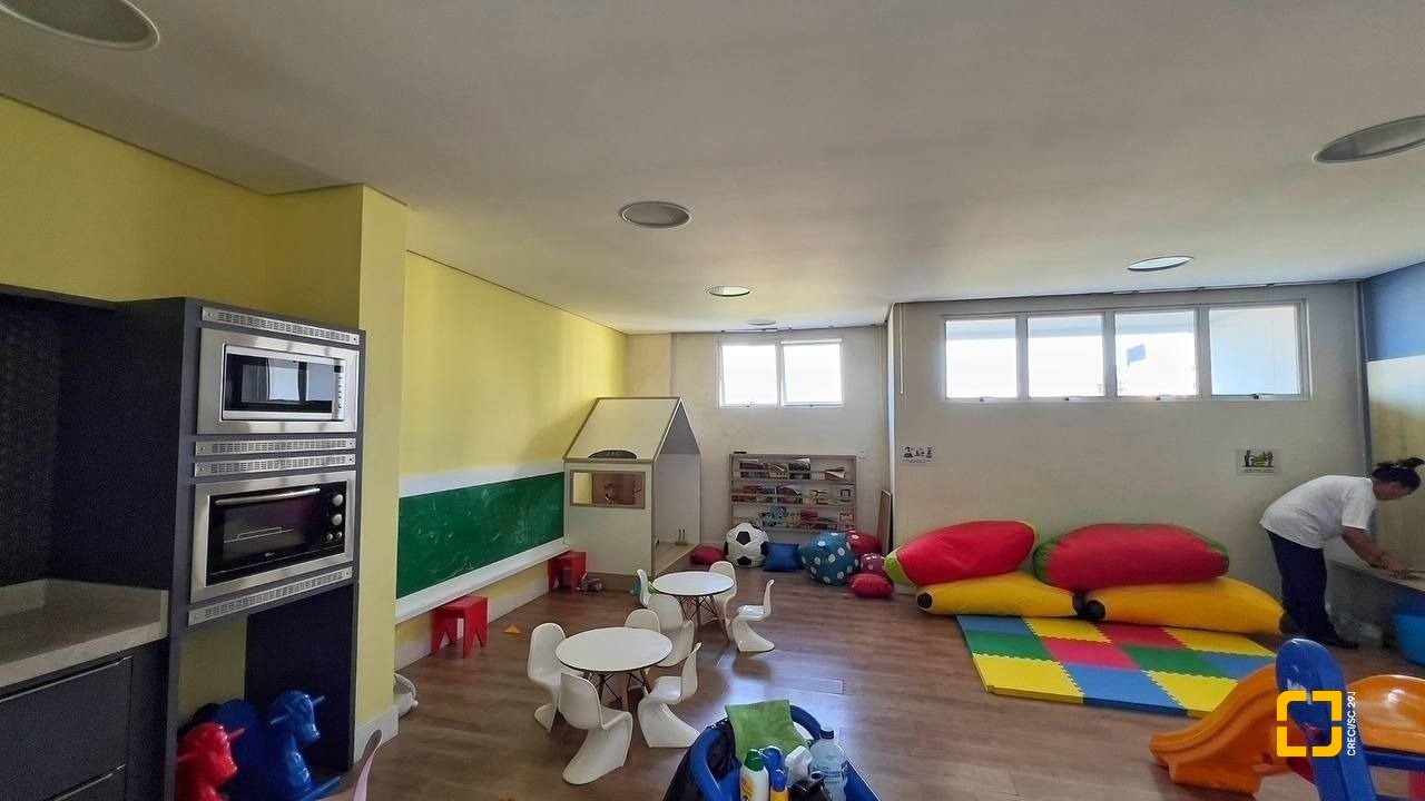 Apartamento com 98m², 4 quartos (sendo 1 suíte), 2 garagens, no bairro Jardim Atlântico em Florianópolis