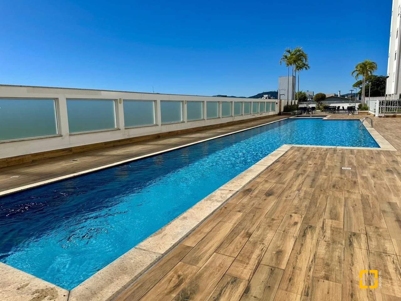Apartamento com 98m², 3 quartos (sendo 1 suíte), 2 garagens, no bairro Jardim Atlântico em Florianópolis