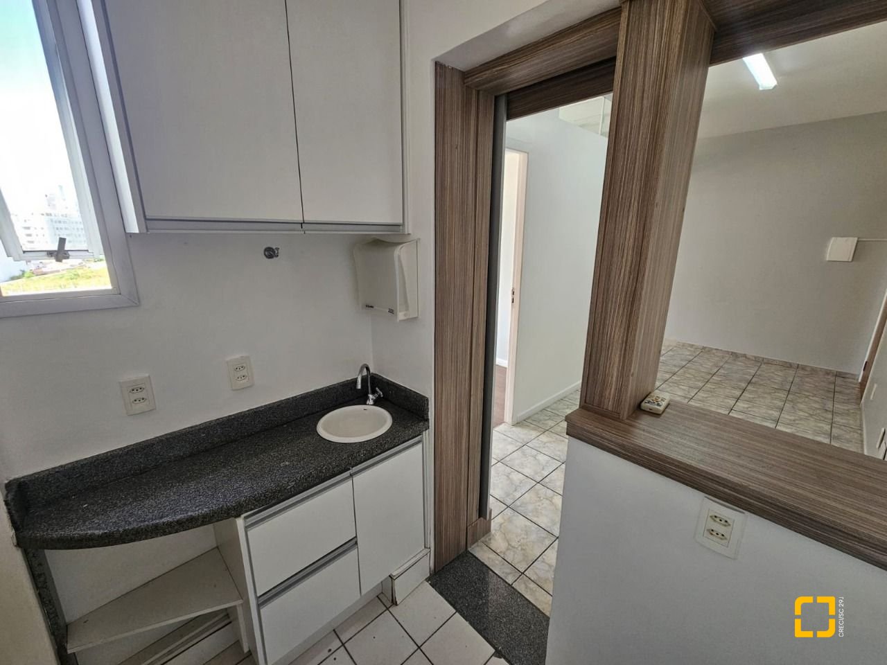 Sala com 40m², 1 garagem, no bairro Estreito em Florianópolis