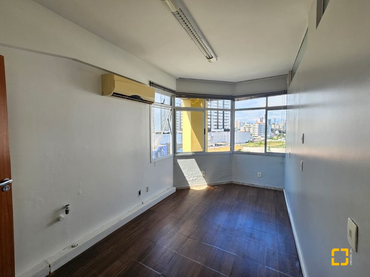 Sala com 40m², 1 garagem, no bairro Estreito em Florianópolis