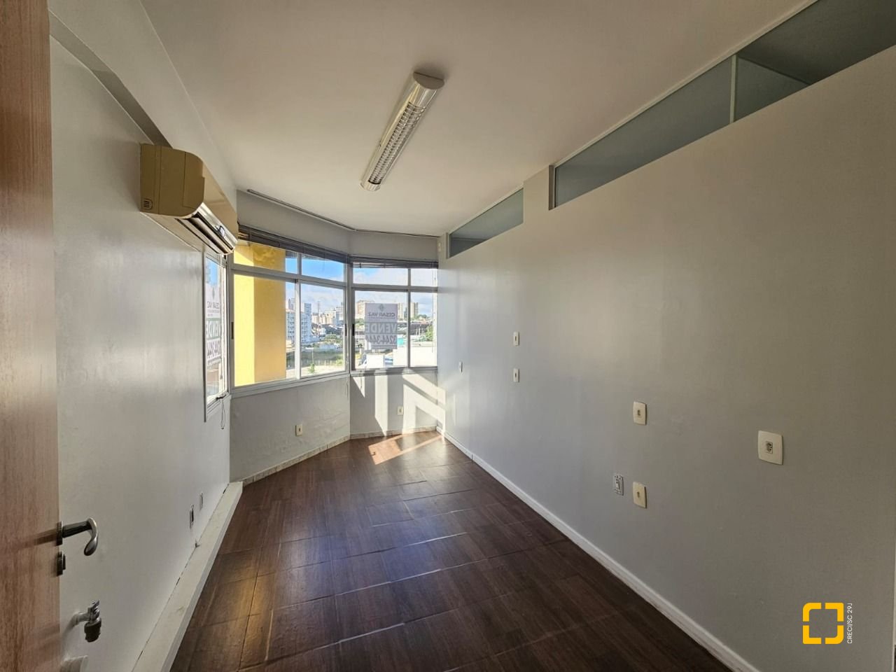 Sala com 40m², 1 garagem, no bairro Estreito em Florianópolis