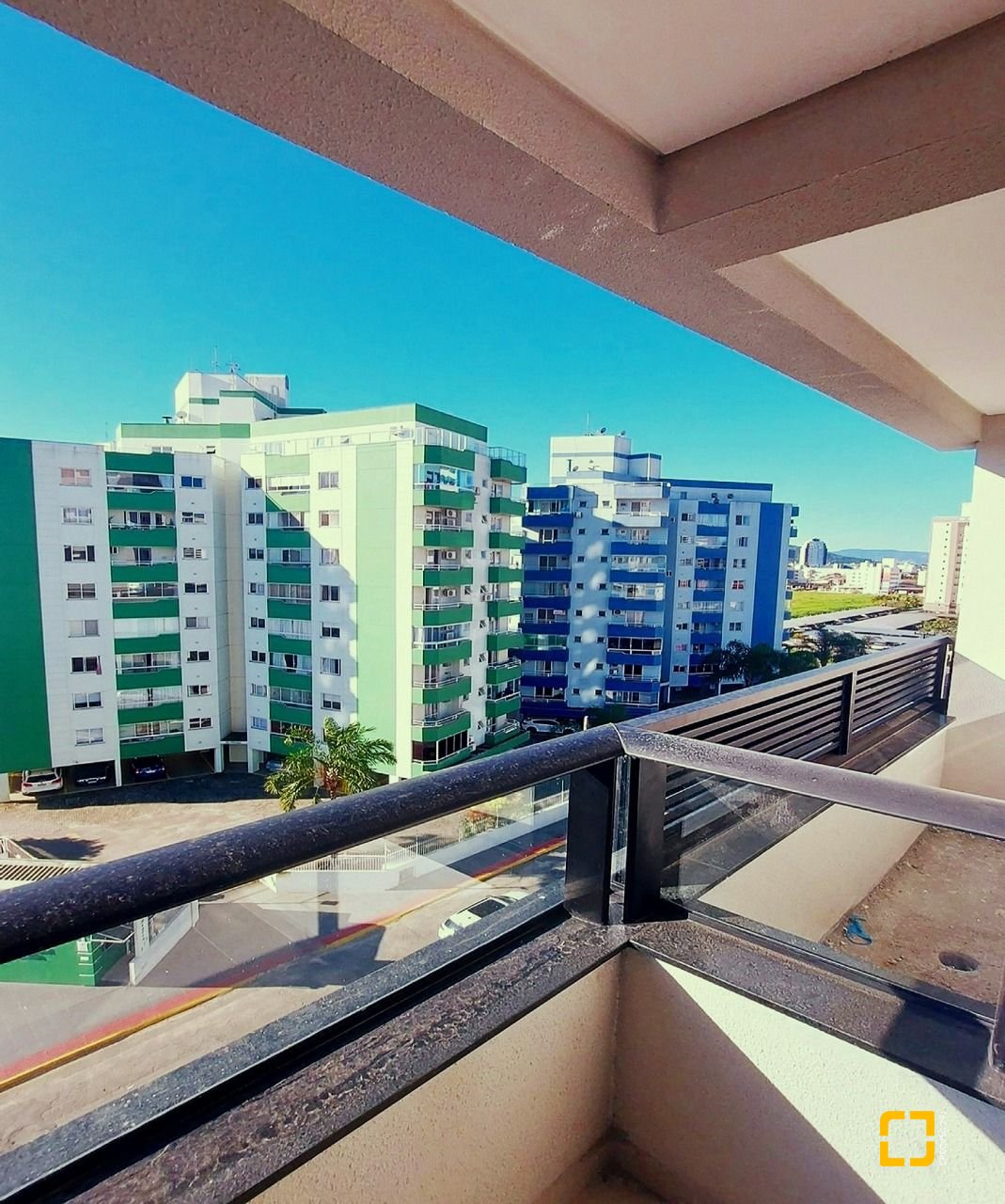 Apartamento com 90m², 4 quartos (sendo 1 suíte), 2 garagens, no bairro Pagani em Palhoça