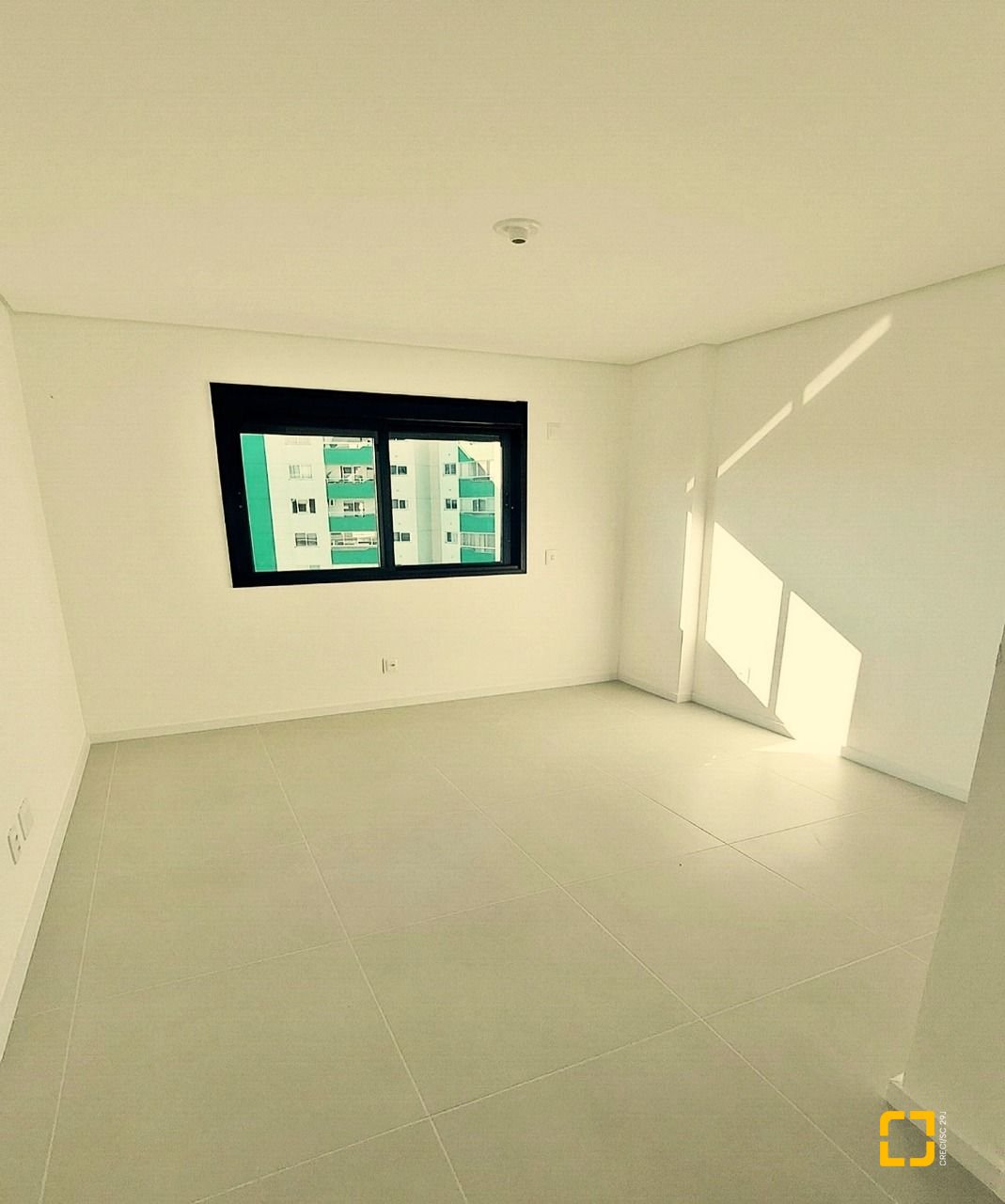 Apartamento com 90m², 4 quartos (sendo 1 suíte), 2 garagens, no bairro Pagani em Palhoça