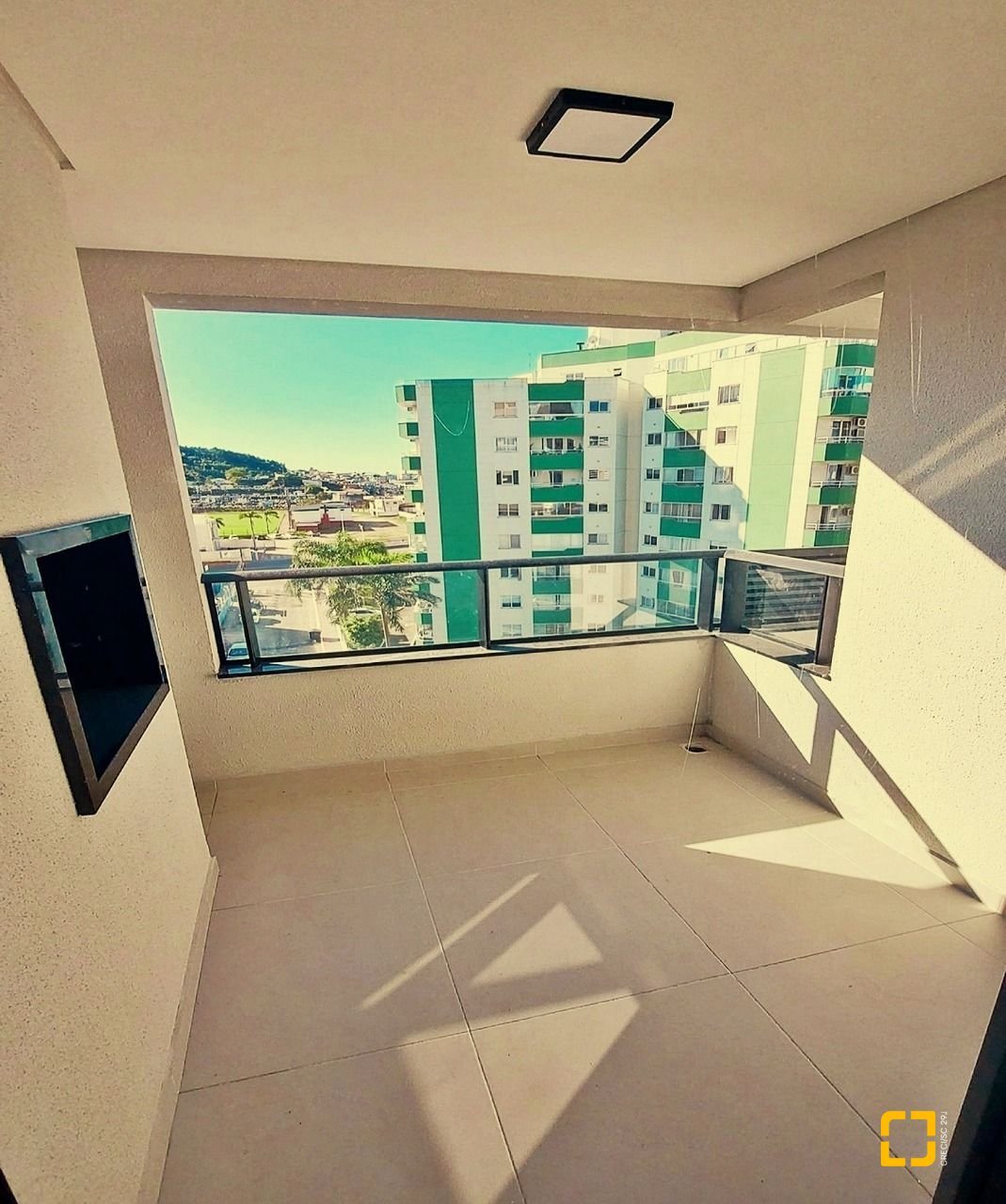 Apartamento com 90m², 3 quartos (sendo 1 suíte), 2 garagens, no bairro Pagani em Palhoça
