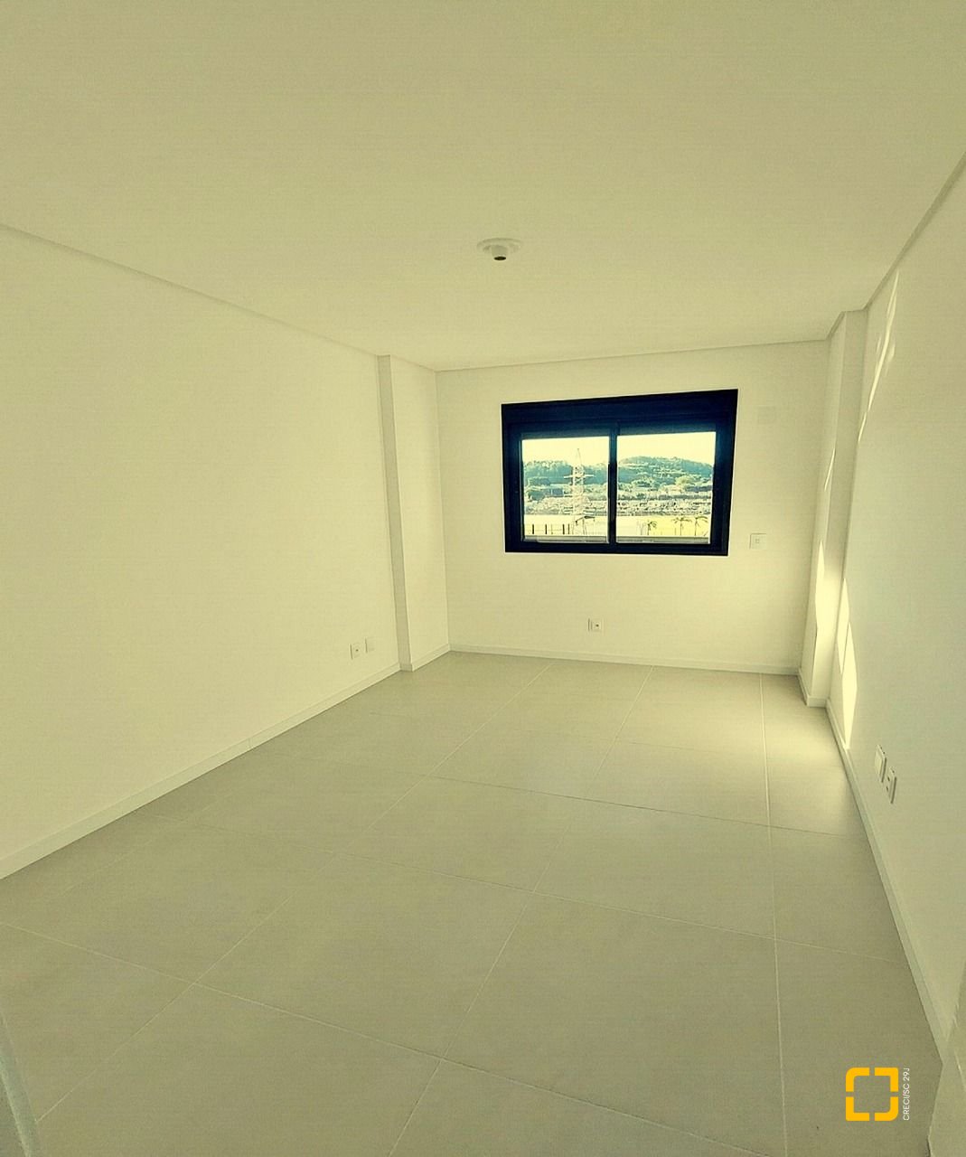Apartamento com 90m², 3 quartos (sendo 1 suíte), 2 garagens, no bairro Pagani em Palhoça