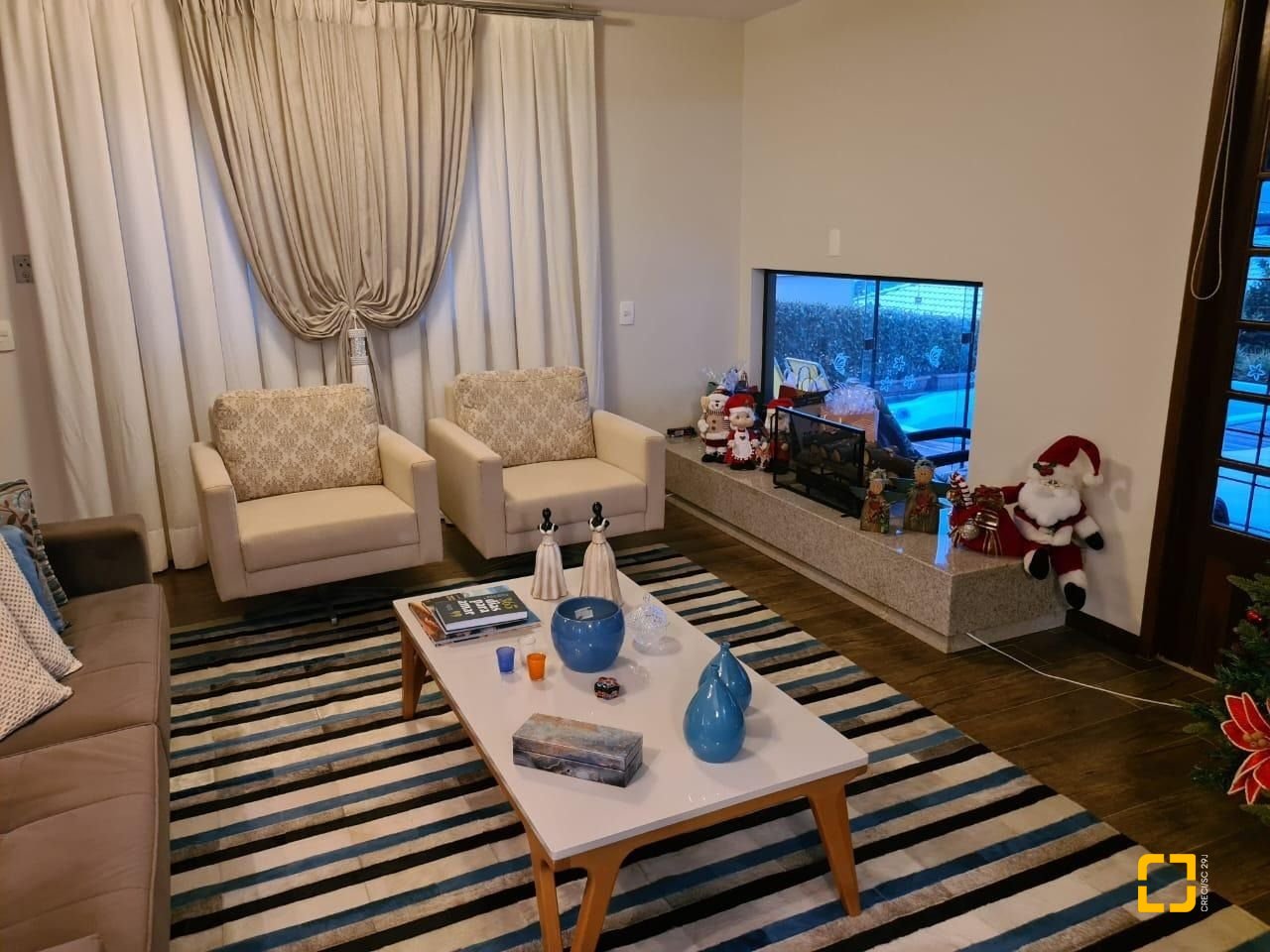 Casa com 278m², 4 quartos (sendo 1 suíte), 2 garagens, no bairro Saco dos Limões em Florianópolis