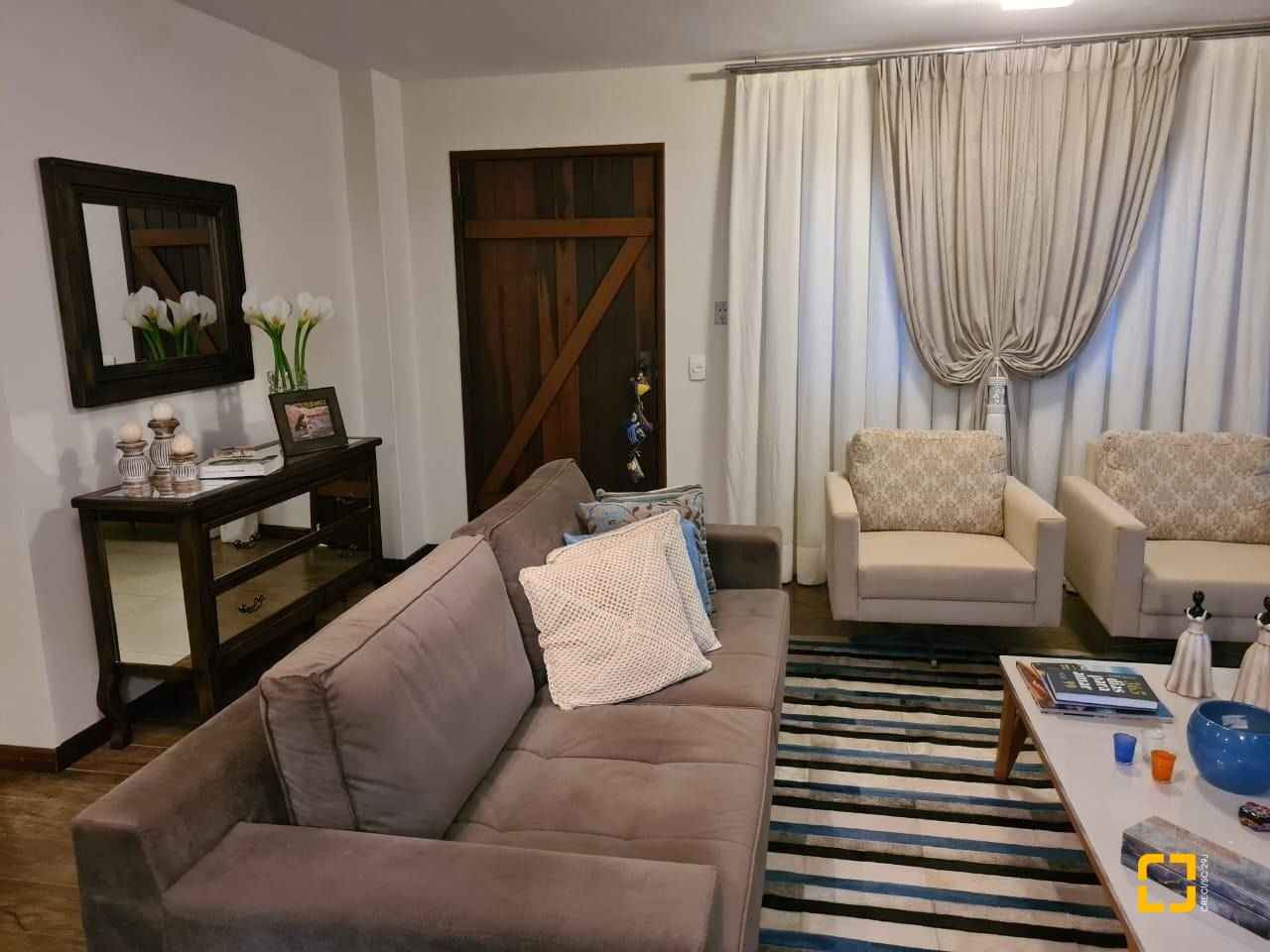 Casa com 278m², 4 quartos (sendo 1 suíte), 2 garagens, no bairro Saco dos Limões em Florianópolis