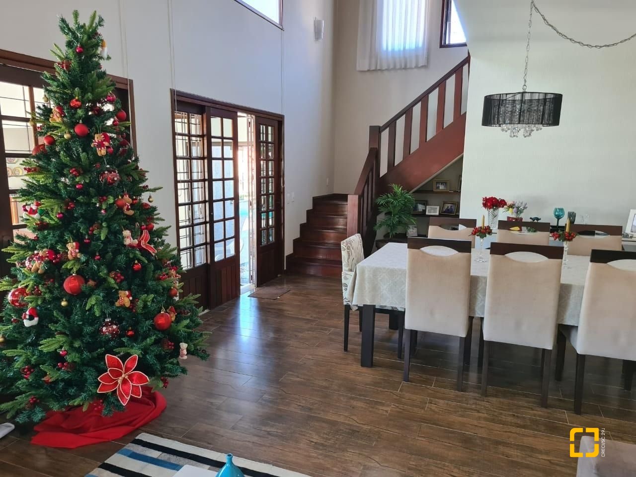 Casa com 278m², 4 quartos (sendo 1 suíte), 2 garagens, no bairro Saco dos Limões em Florianópolis