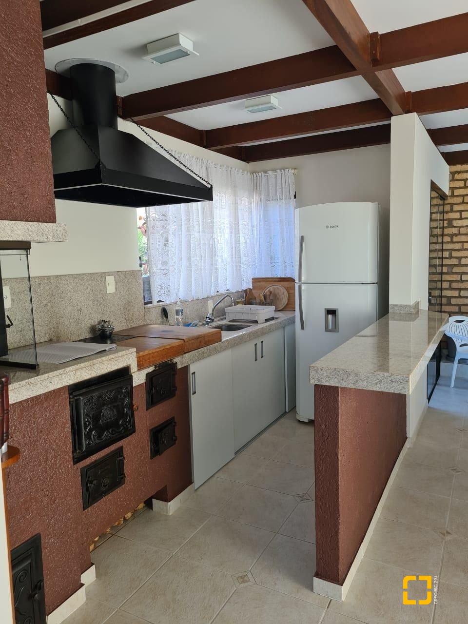 Casa com 278m², 4 quartos (sendo 1 suíte), 2 garagens, no bairro Saco dos Limões em Florianópolis