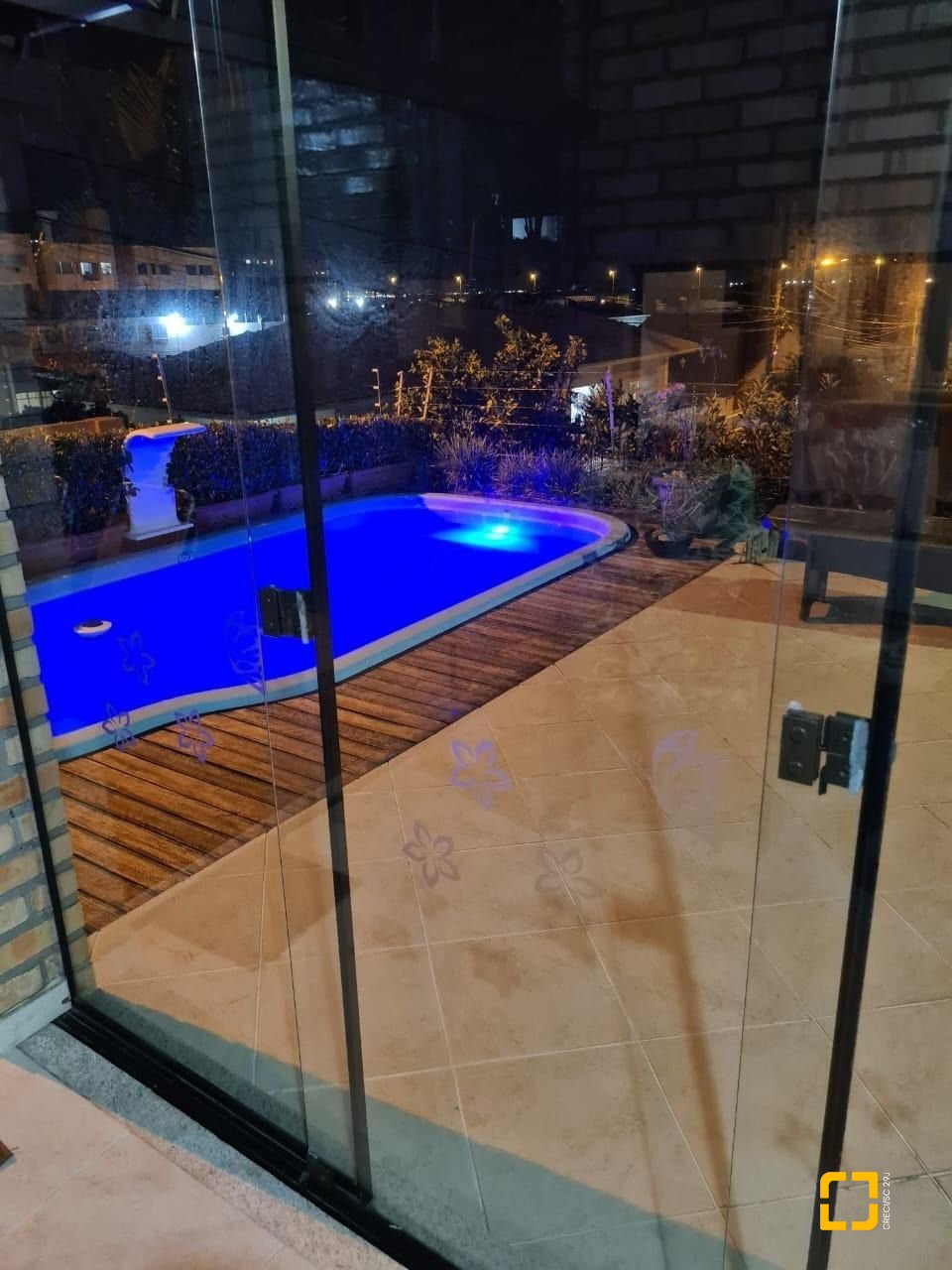 Casa com 278m², 4 quartos (sendo 1 suíte), 2 garagens, no bairro Saco dos Limões em Florianópolis