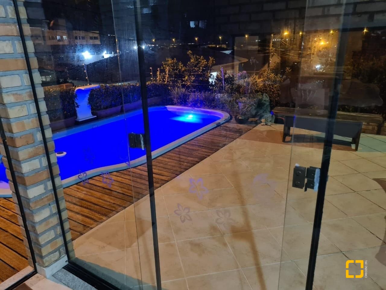 Casa com 278m², 4 quartos (sendo 1 suíte), 2 garagens, no bairro Saco dos Limões em Florianópolis