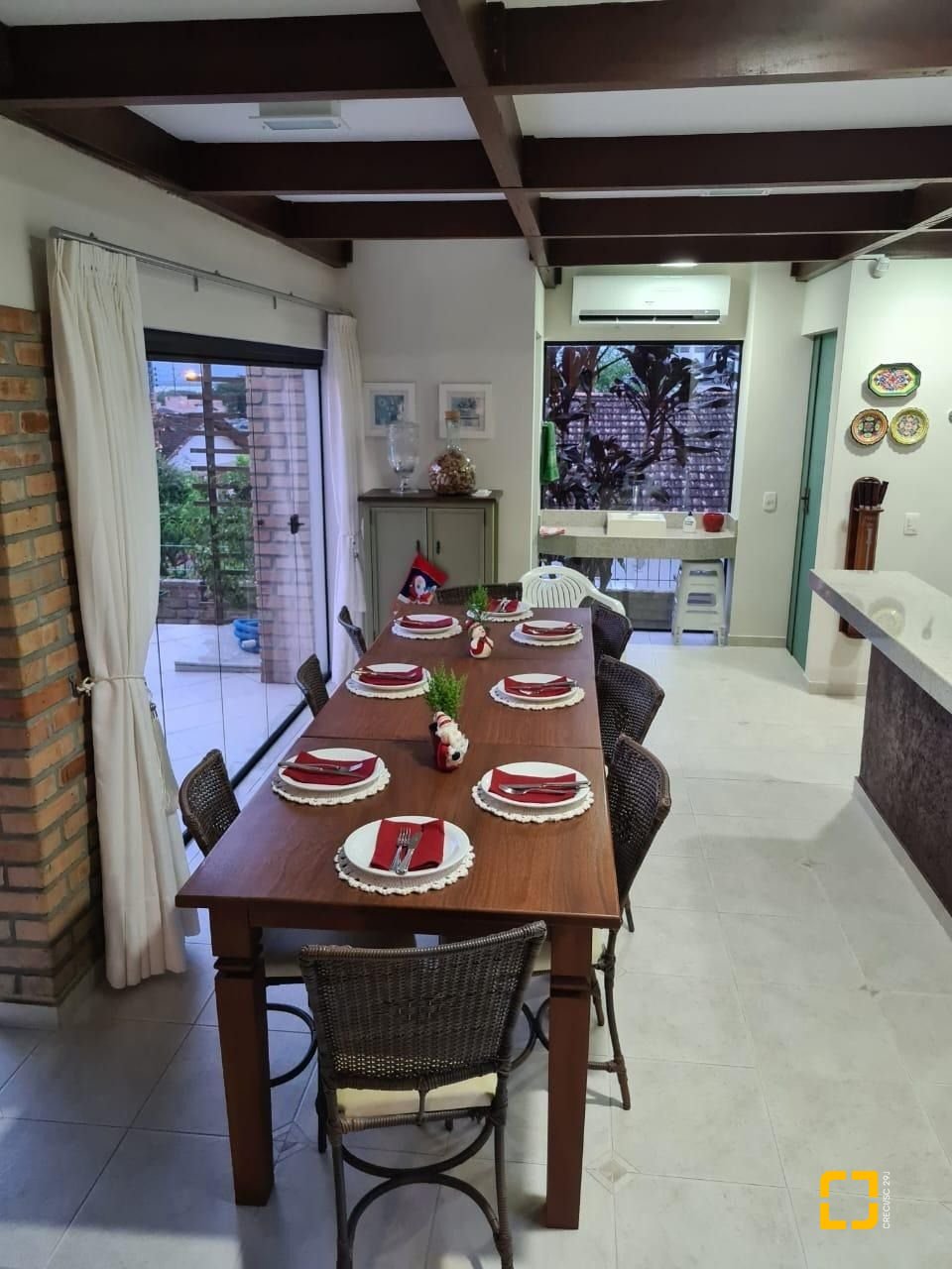 Casa com 278m², 4 quartos (sendo 1 suíte), 2 garagens, no bairro Saco dos Limões em Florianópolis