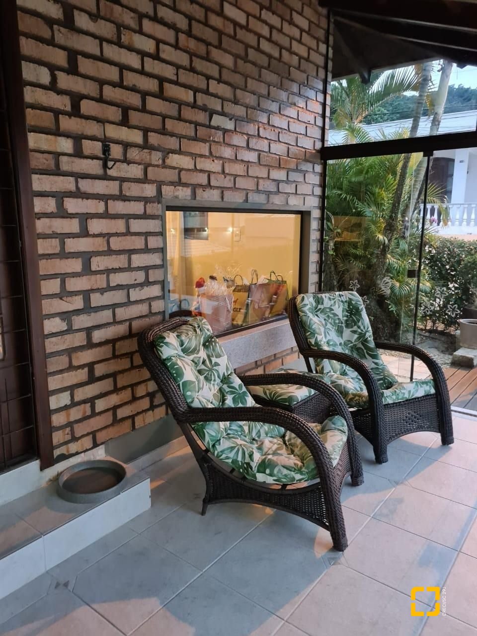 Casa com 278m², 4 quartos (sendo 1 suíte), 2 garagens, no bairro Saco dos Limões em Florianópolis