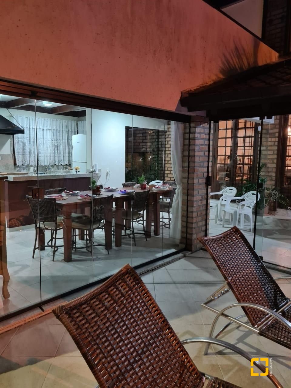 Casa com 278m², 4 quartos (sendo 1 suíte), 2 garagens, no bairro Saco dos Limões em Florianópolis