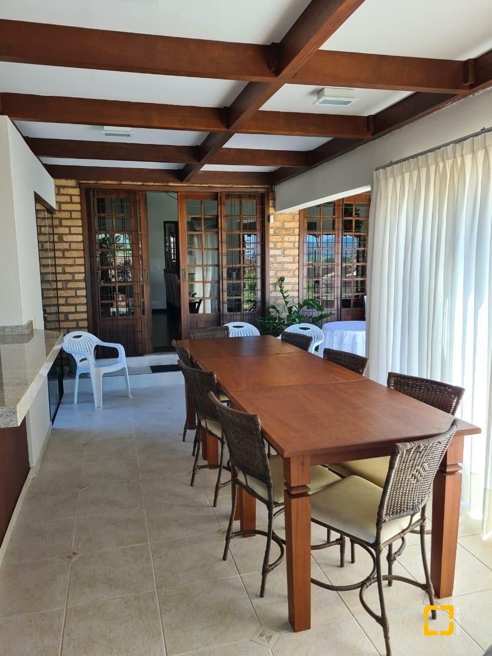 Casa com 278m², 4 quartos (sendo 1 suíte), 2 garagens, no bairro Saco dos Limões em Florianópolis