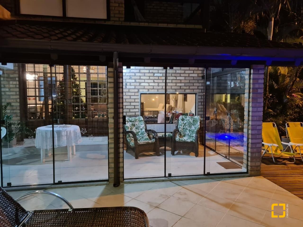 Casa com 278m², 4 quartos (sendo 1 suíte), 2 garagens, no bairro Saco dos Limões em Florianópolis