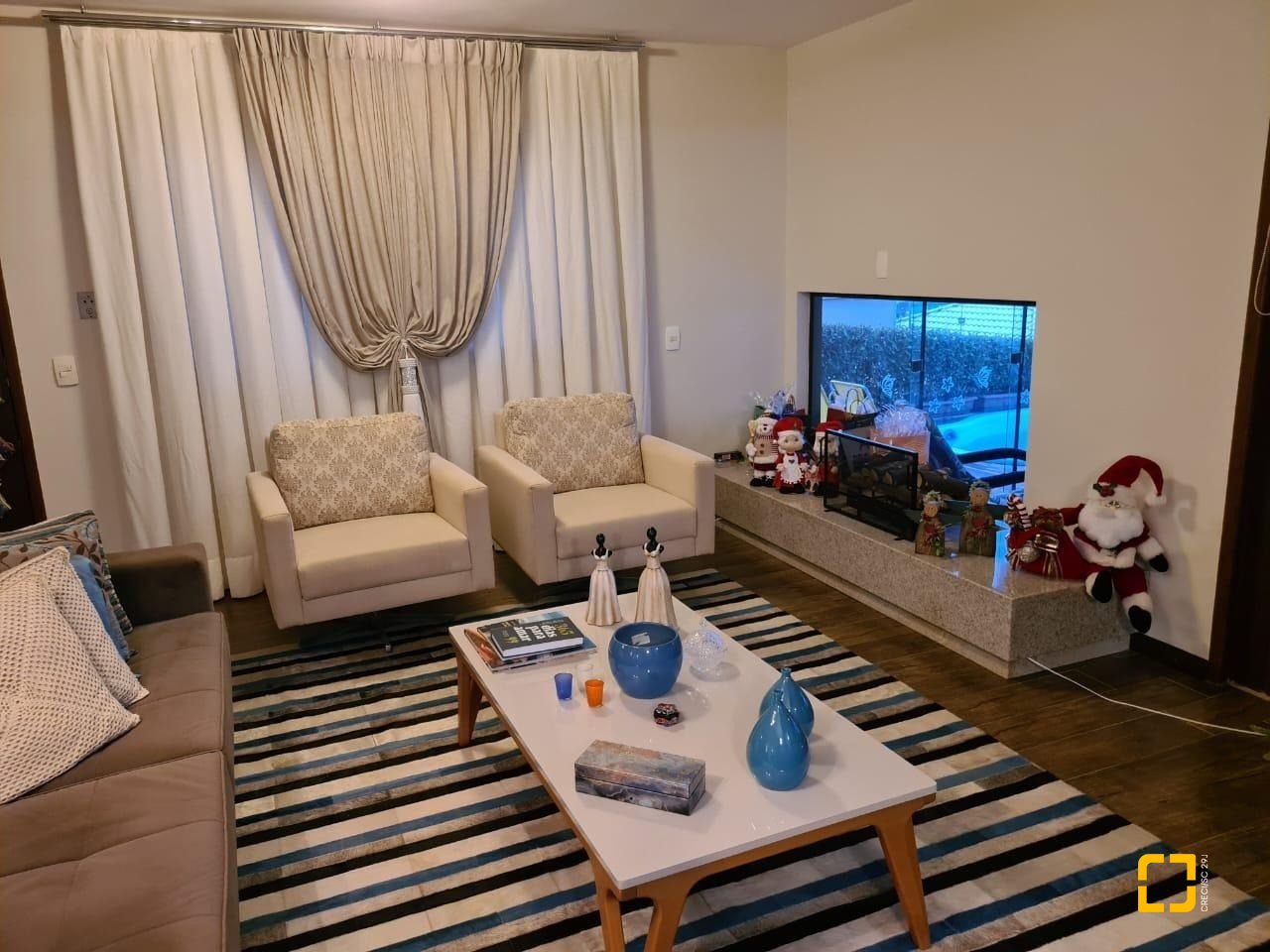 Casa com 278m², 4 quartos (sendo 1 suíte), 2 garagens, no bairro Saco dos Limões em Florianópolis