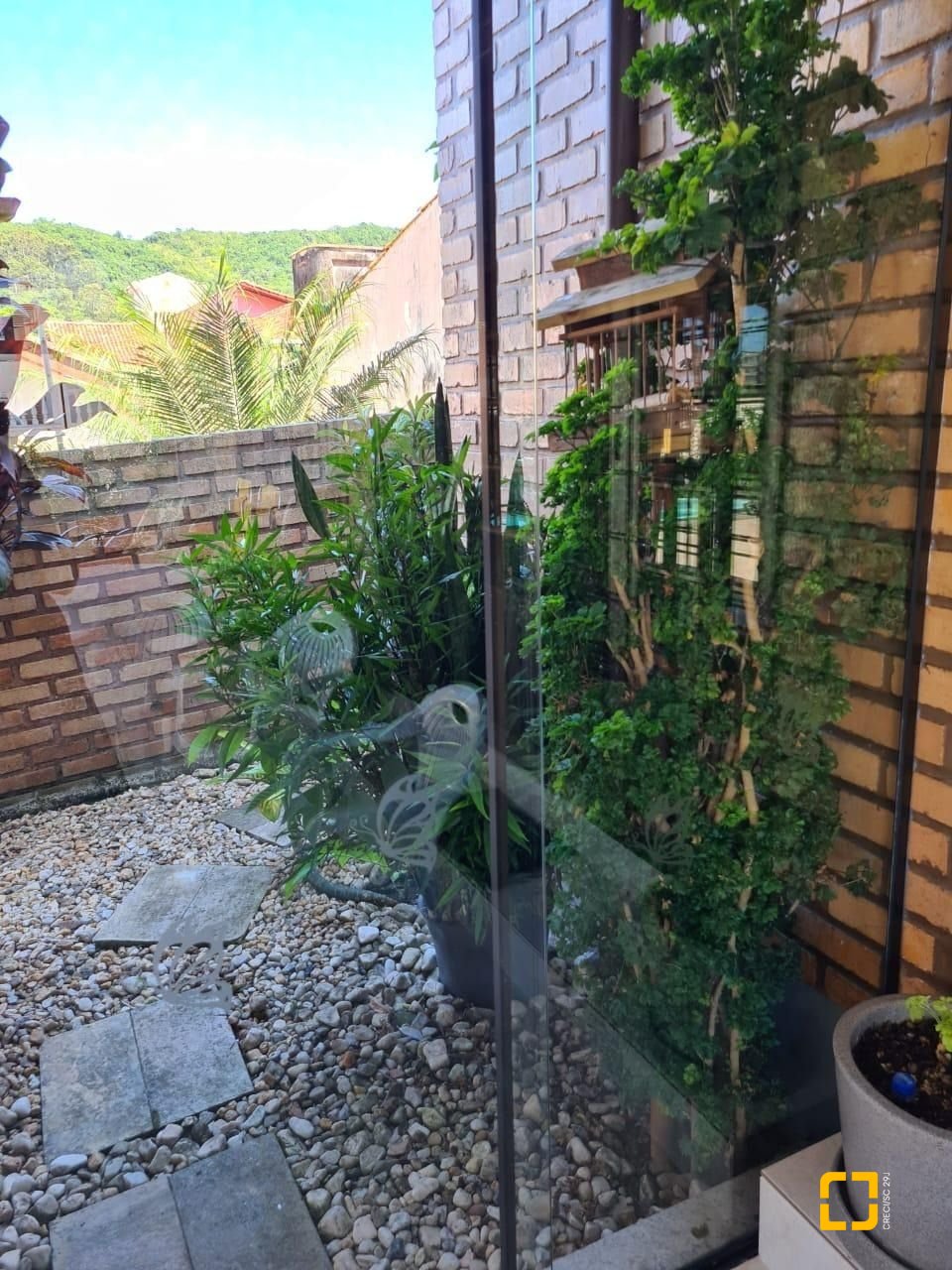 Casa com 278m², 4 quartos (sendo 1 suíte), 2 garagens, no bairro Saco dos Limões em Florianópolis