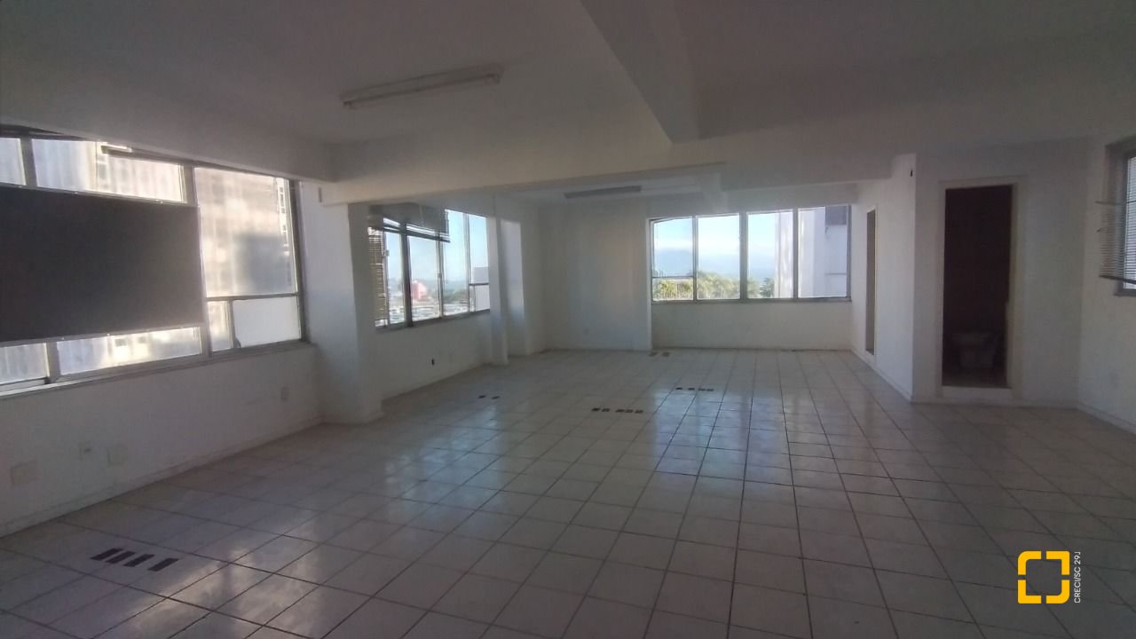 Prédio com 588m², no bairro Centro em Florianópolis