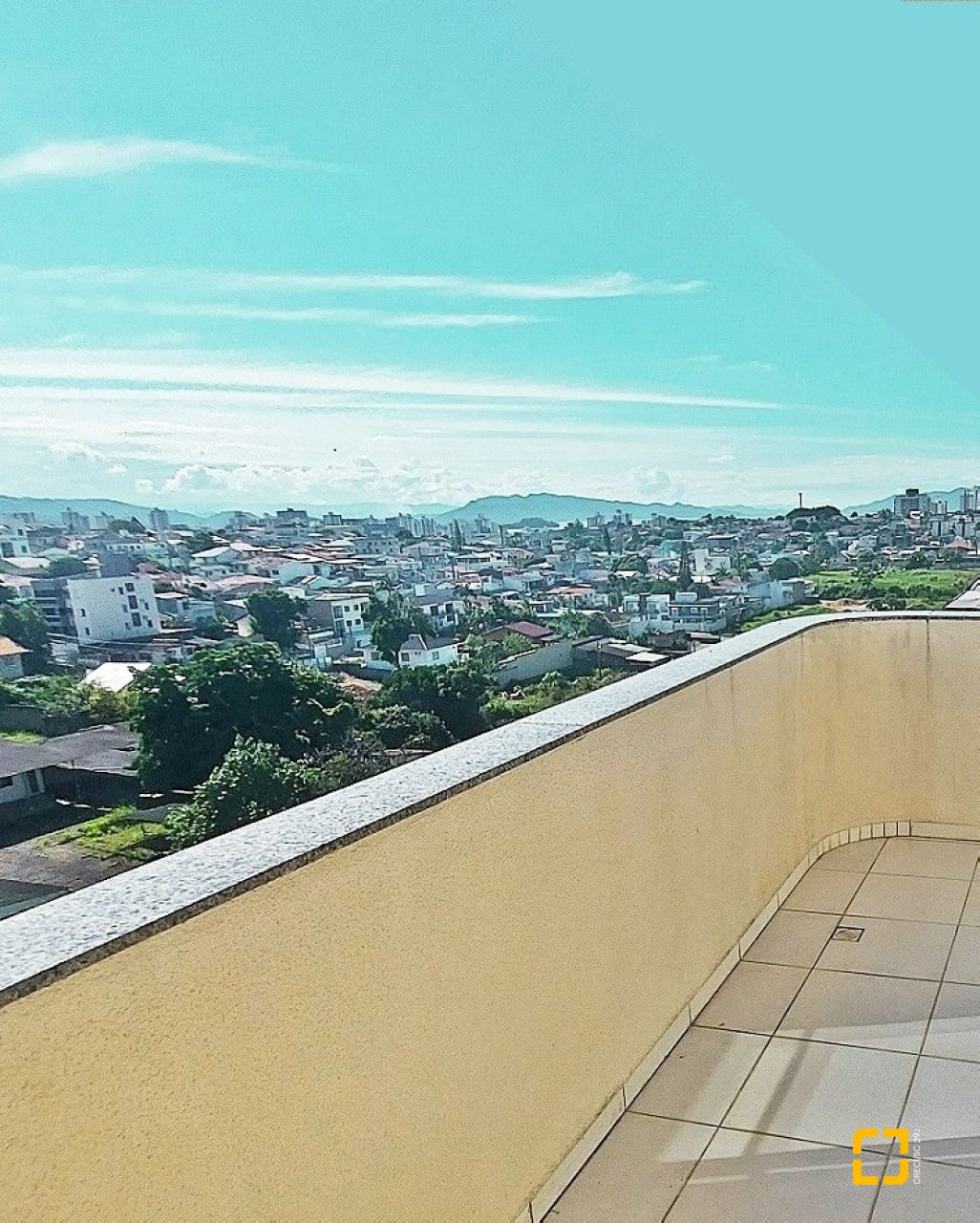 Apartamento com 98m², 6 quartos (sendo 3 suítes), 2 garagens, no bairro Capoeiras em Florianópolis