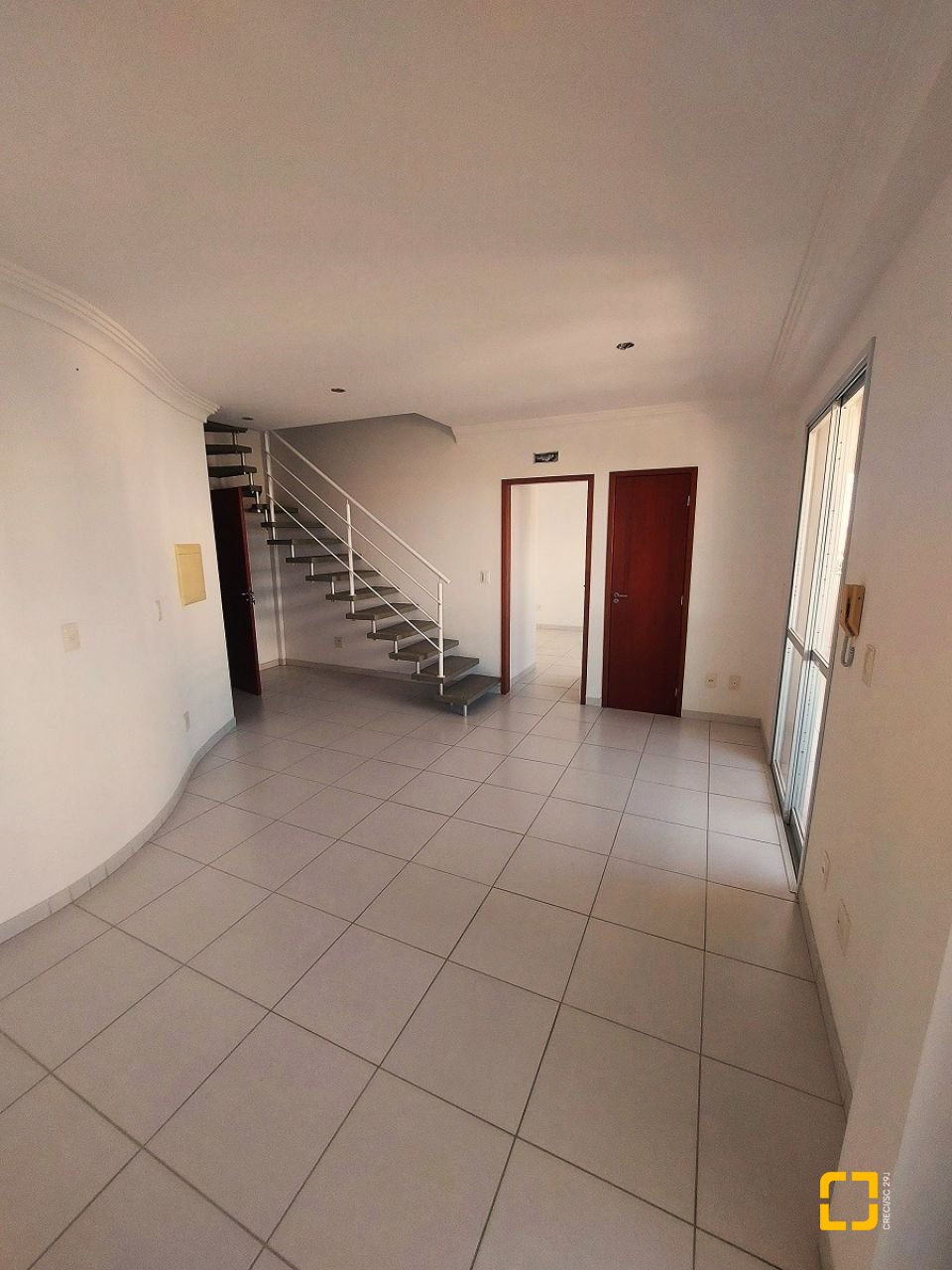 Apartamento com 98m², 6 quartos (sendo 3 suítes), 2 garagens, no bairro Capoeiras em Florianópolis