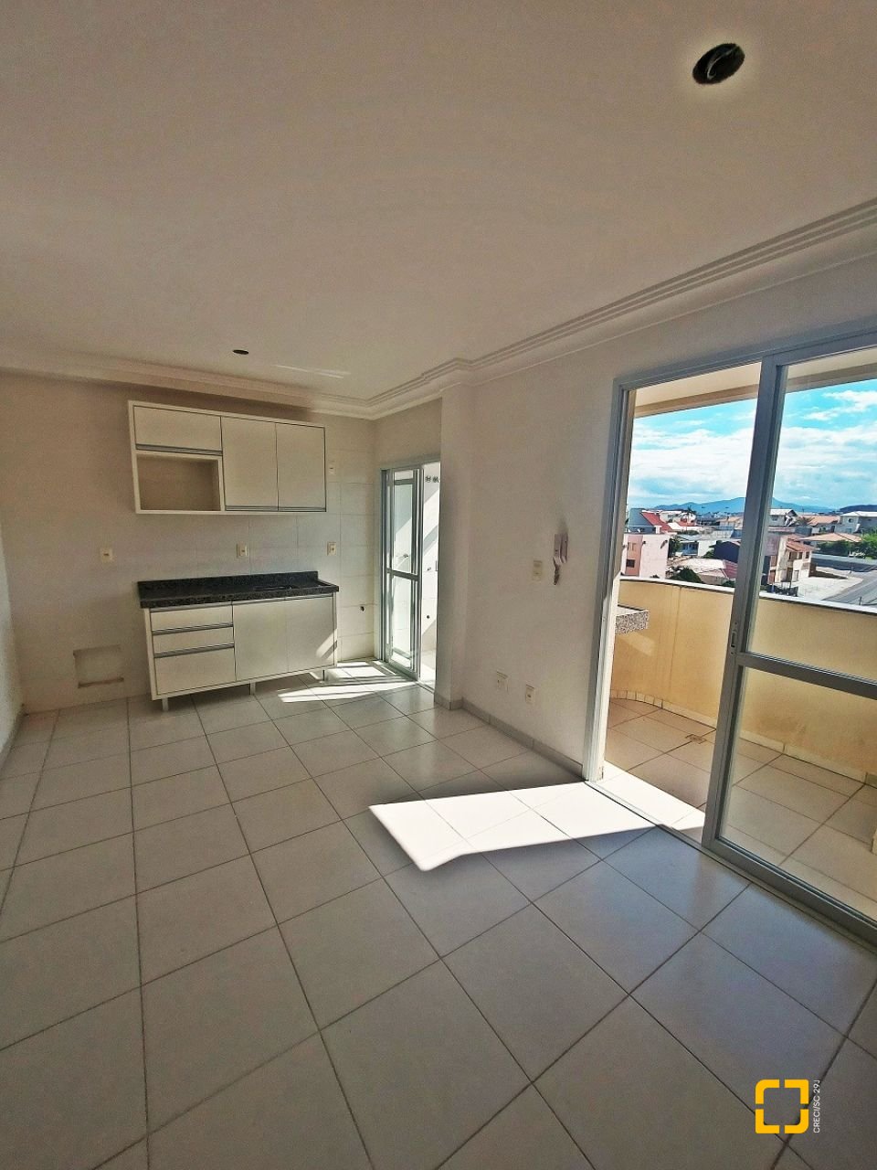 Apartamento com 98m², 6 quartos (sendo 3 suítes), 2 garagens, no bairro Capoeiras em Florianópolis