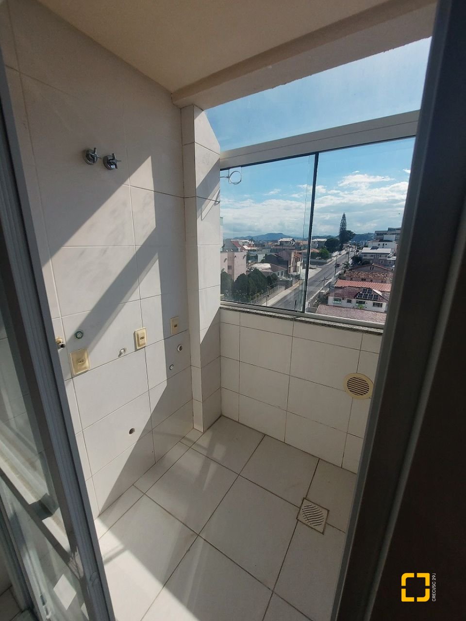 Apartamento com 98m², 6 quartos (sendo 3 suítes), 2 garagens, no bairro Capoeiras em Florianópolis