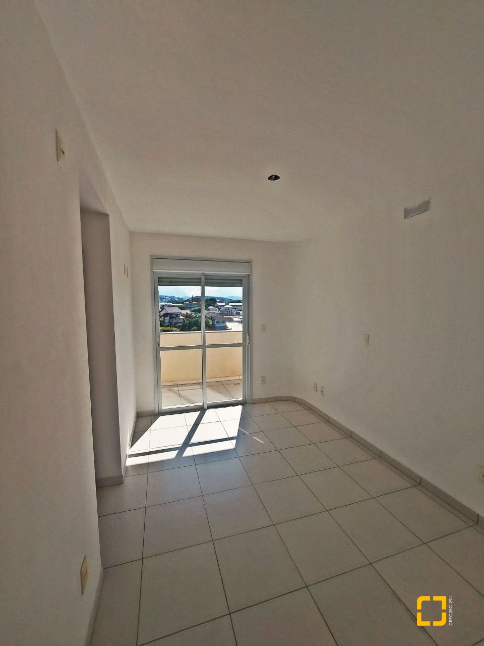Apartamento com 98m², 6 quartos (sendo 3 suítes), 2 garagens, no bairro Capoeiras em Florianópolis