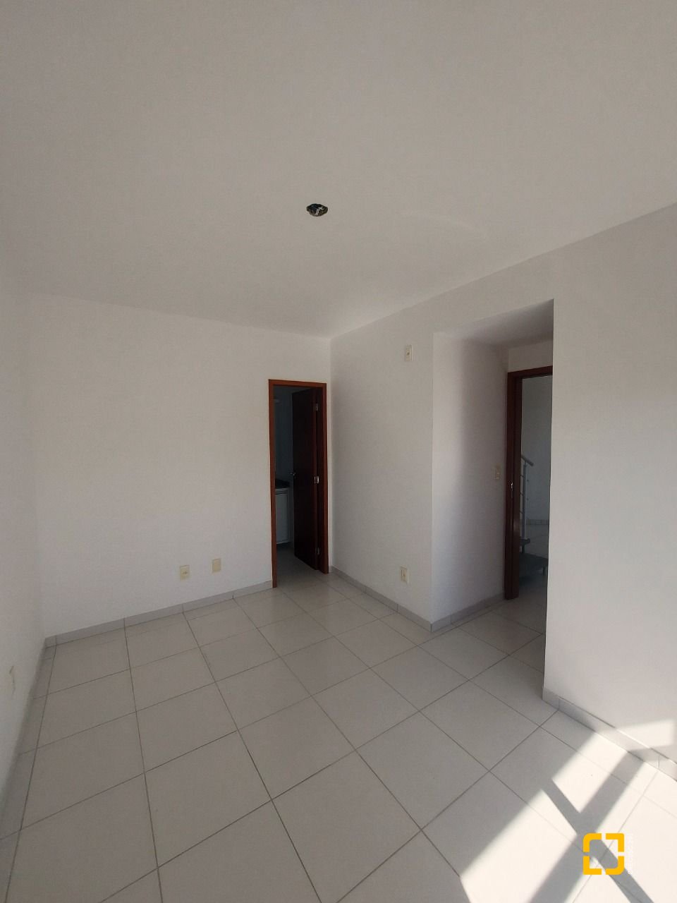 Apartamento com 98m², 6 quartos (sendo 3 suítes), 2 garagens, no bairro Capoeiras em Florianópolis