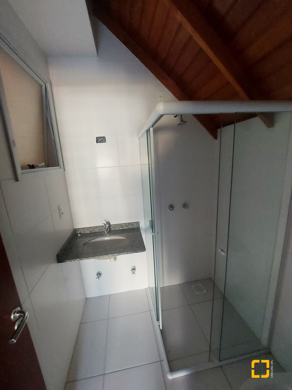Apartamento com 98m², 6 quartos (sendo 3 suítes), 2 garagens, no bairro Capoeiras em Florianópolis