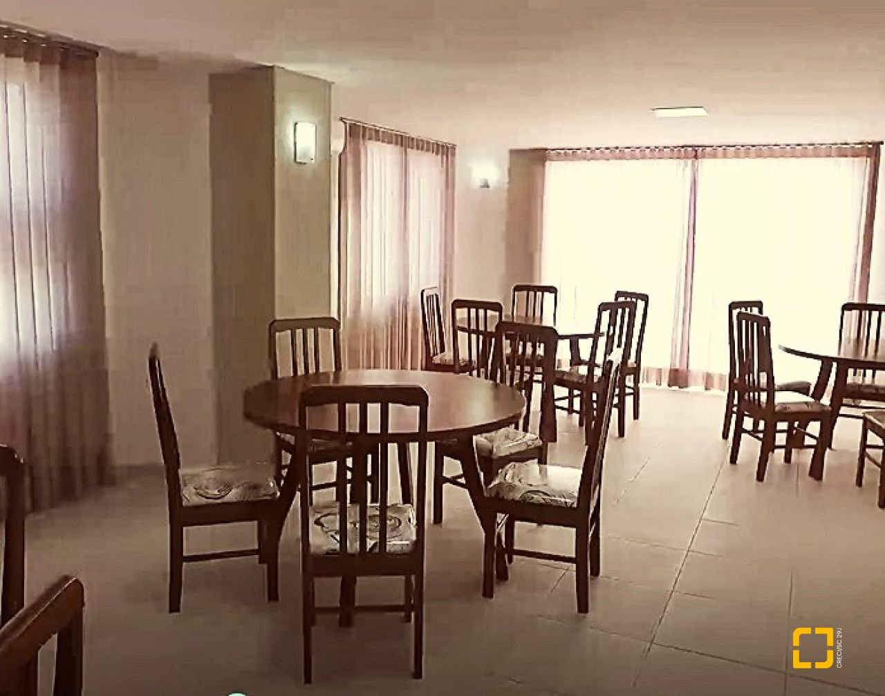 Apartamento com 98m², 6 quartos (sendo 3 suítes), 2 garagens, no bairro Capoeiras em Florianópolis
