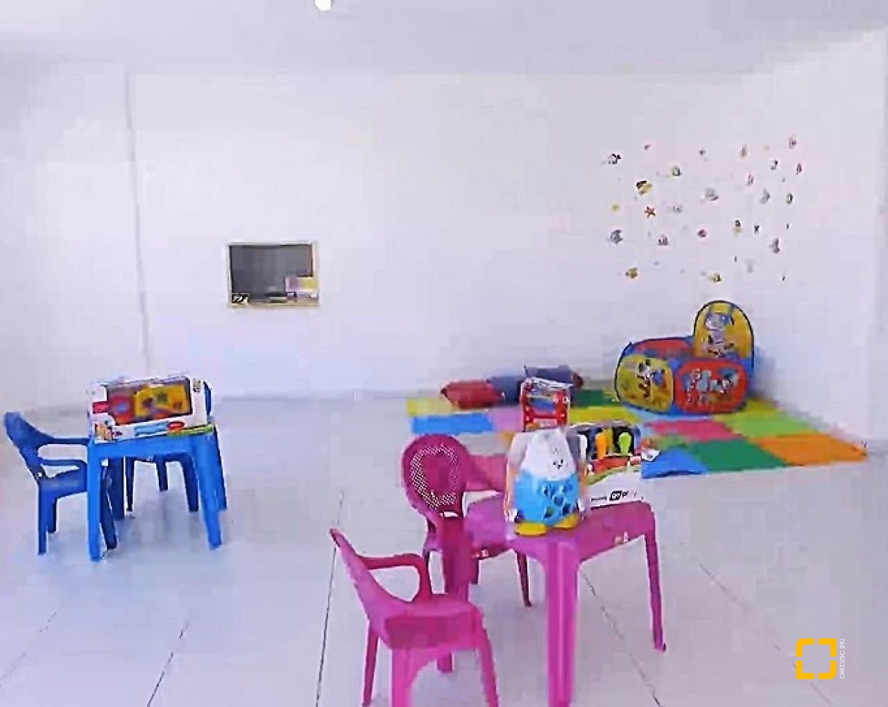 Apartamento com 98m², 6 quartos (sendo 3 suítes), 2 garagens, no bairro Capoeiras em Florianópolis