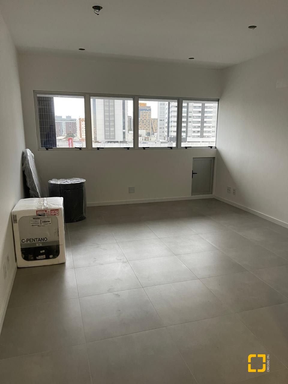 Sala com 29m², 1 garagem, no bairro Estreito em Florianópolis