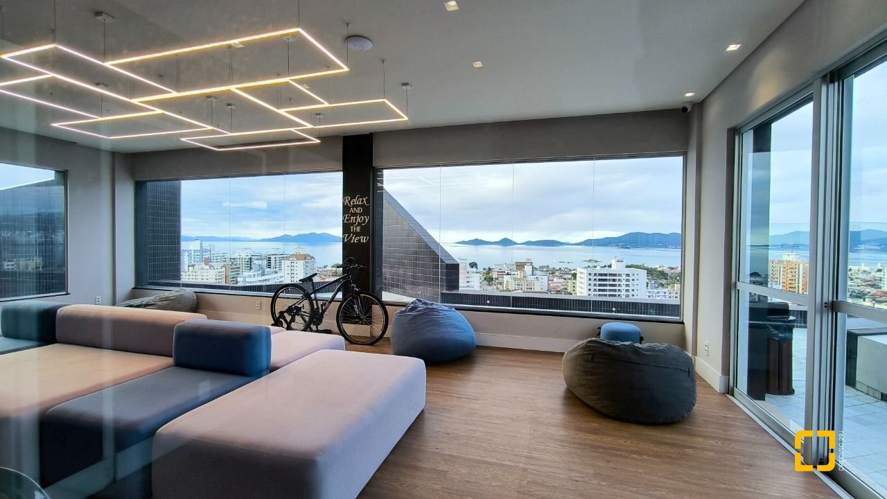 Sala com 29m², 1 garagem, no bairro Estreito em Florianópolis