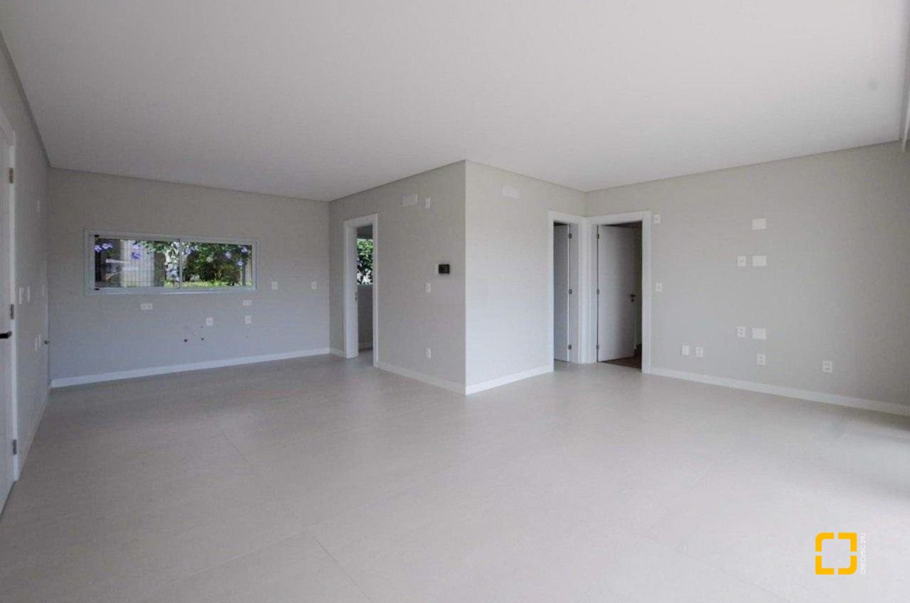 Apartamento com 128m², 6 quartos (sendo 3 suítes), 2 garagens, no bairro Cacupé em Florianópolis