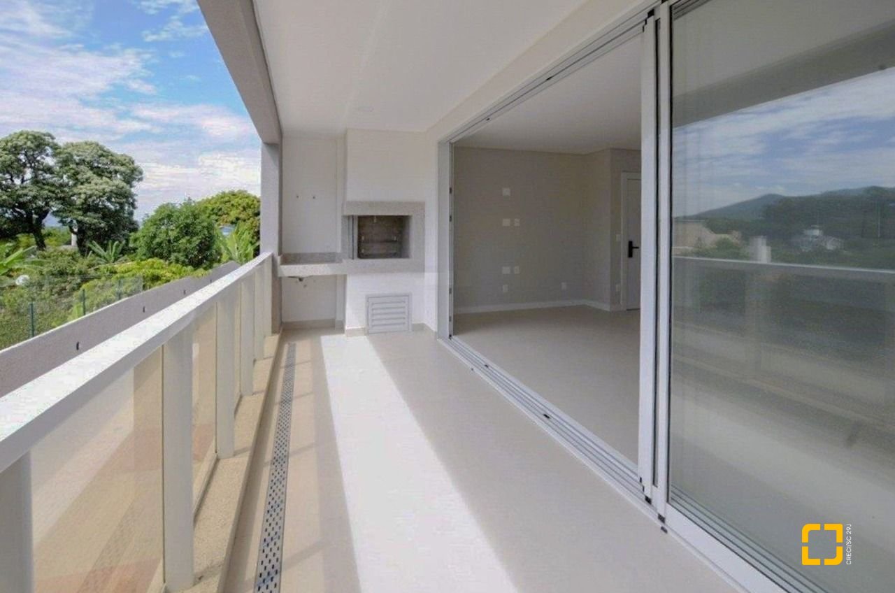 Apartamento com 128m², 6 quartos (sendo 3 suítes), 2 garagens, no bairro Cacupé em Florianópolis