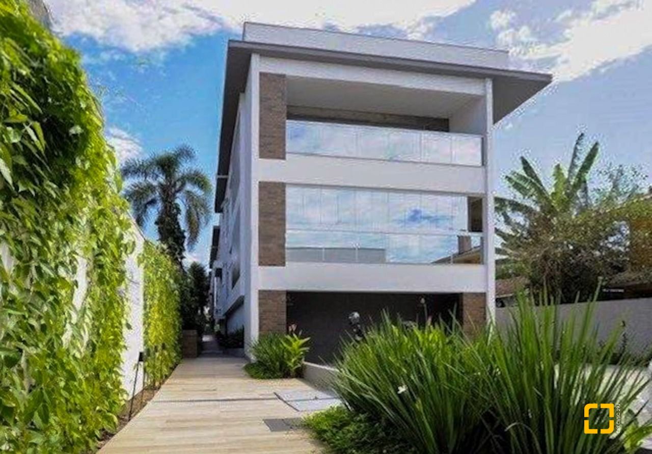Apartamento com 128m², 6 quartos (sendo 3 suítes), 2 garagens, no bairro Cacupé em Florianópolis