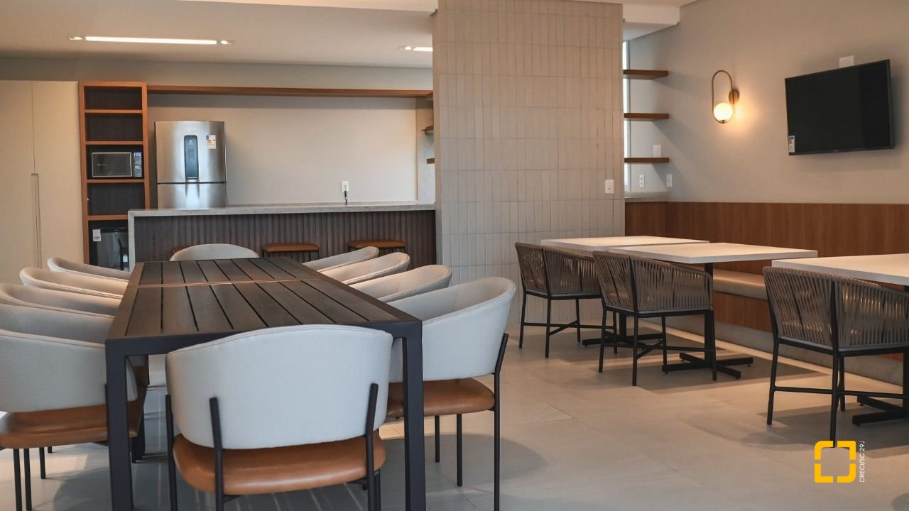 Apartamento com 128m², 6 quartos (sendo 3 suítes), 2 garagens, no bairro Cacupé em Florianópolis