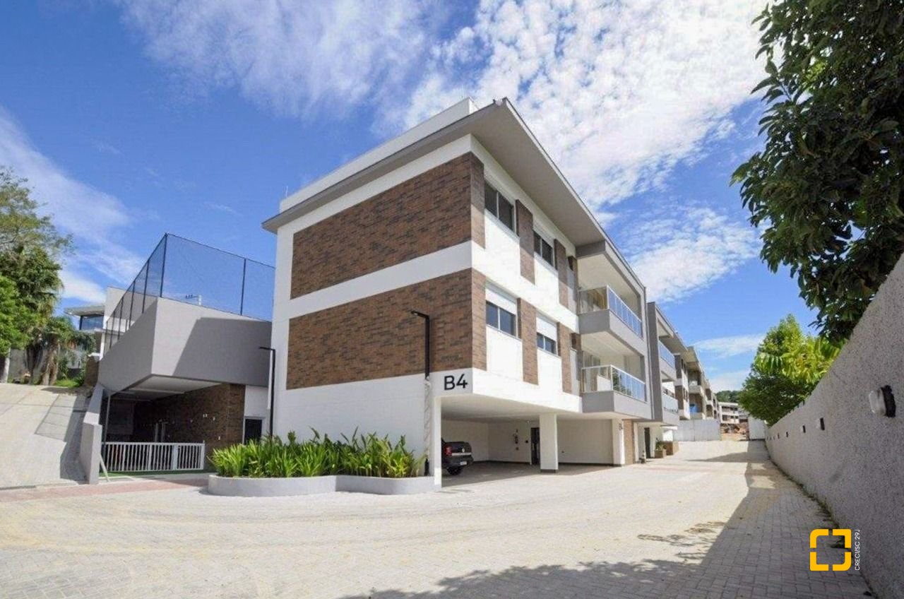 Apartamento com 128m², 6 quartos (sendo 3 suítes), 2 garagens, no bairro Cacupé em Florianópolis