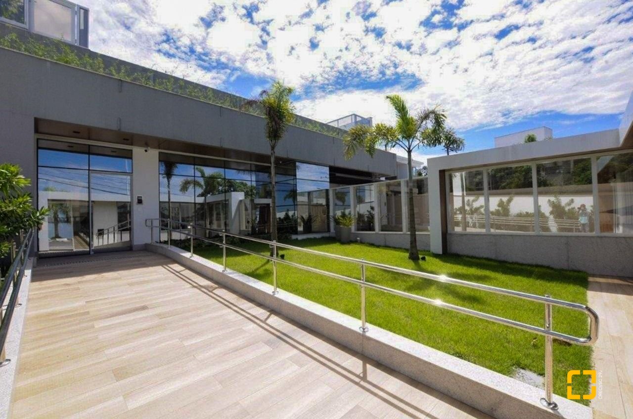 Apartamento com 128m², 6 quartos (sendo 3 suítes), 2 garagens, no bairro Cacupé em Florianópolis