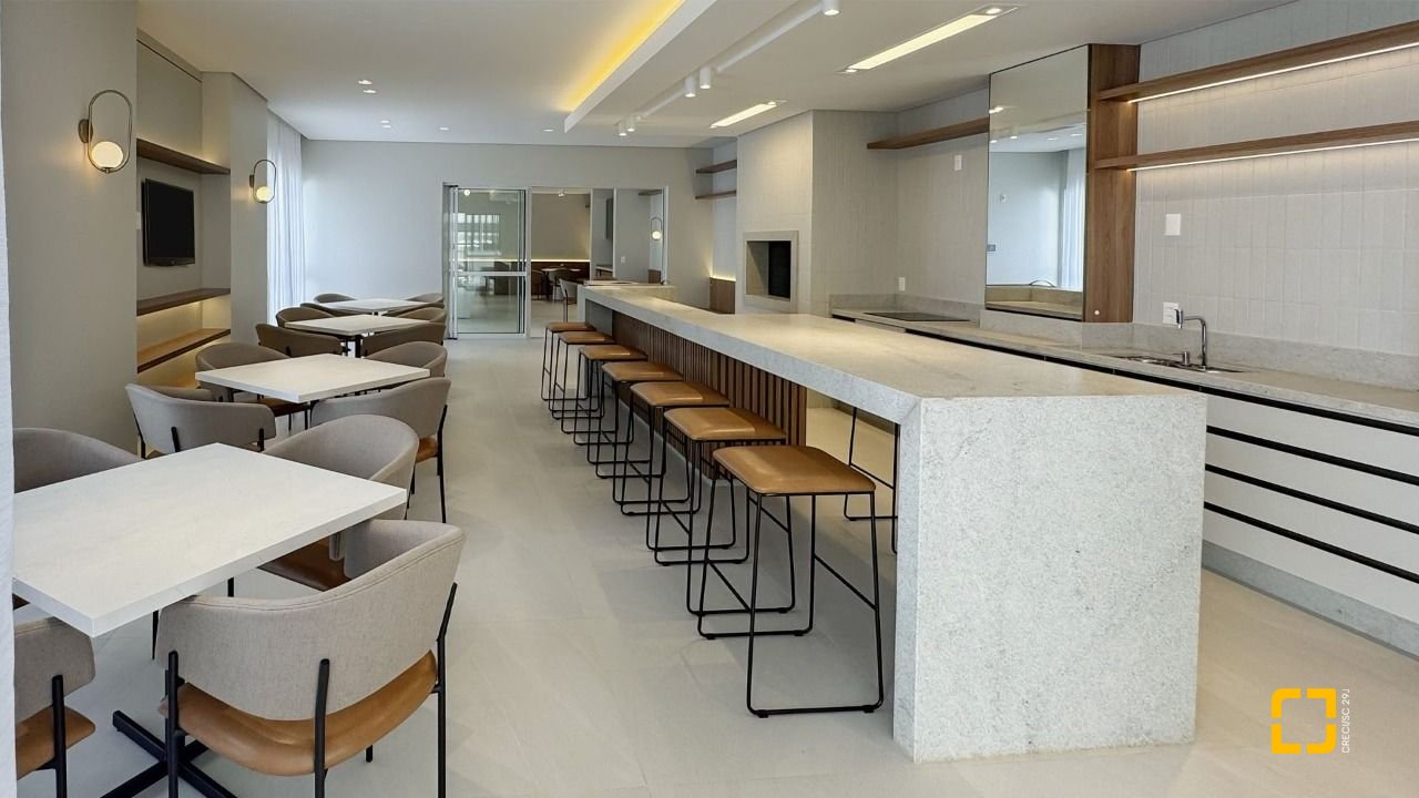 Apartamento com 128m², 6 quartos (sendo 3 suítes), 2 garagens, no bairro Cacupé em Florianópolis