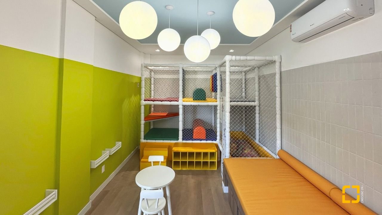 Apartamento com 128m², 6 quartos (sendo 3 suítes), 2 garagens, no bairro Cacupé em Florianópolis