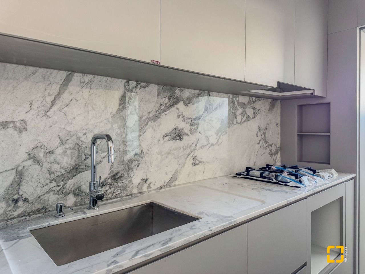 Apartamento com 81m², 4 quartos (sendo 2 suítes), 1 garagem, no bairro Pedra Branca em Palhoça