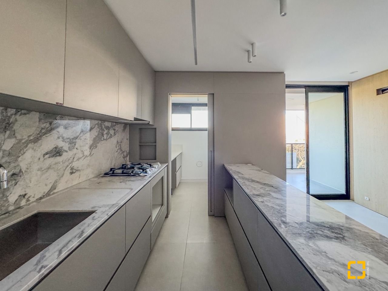 Apartamento com 81m², 4 quartos (sendo 2 suítes), 1 garagem, no bairro Pedra Branca em Palhoça