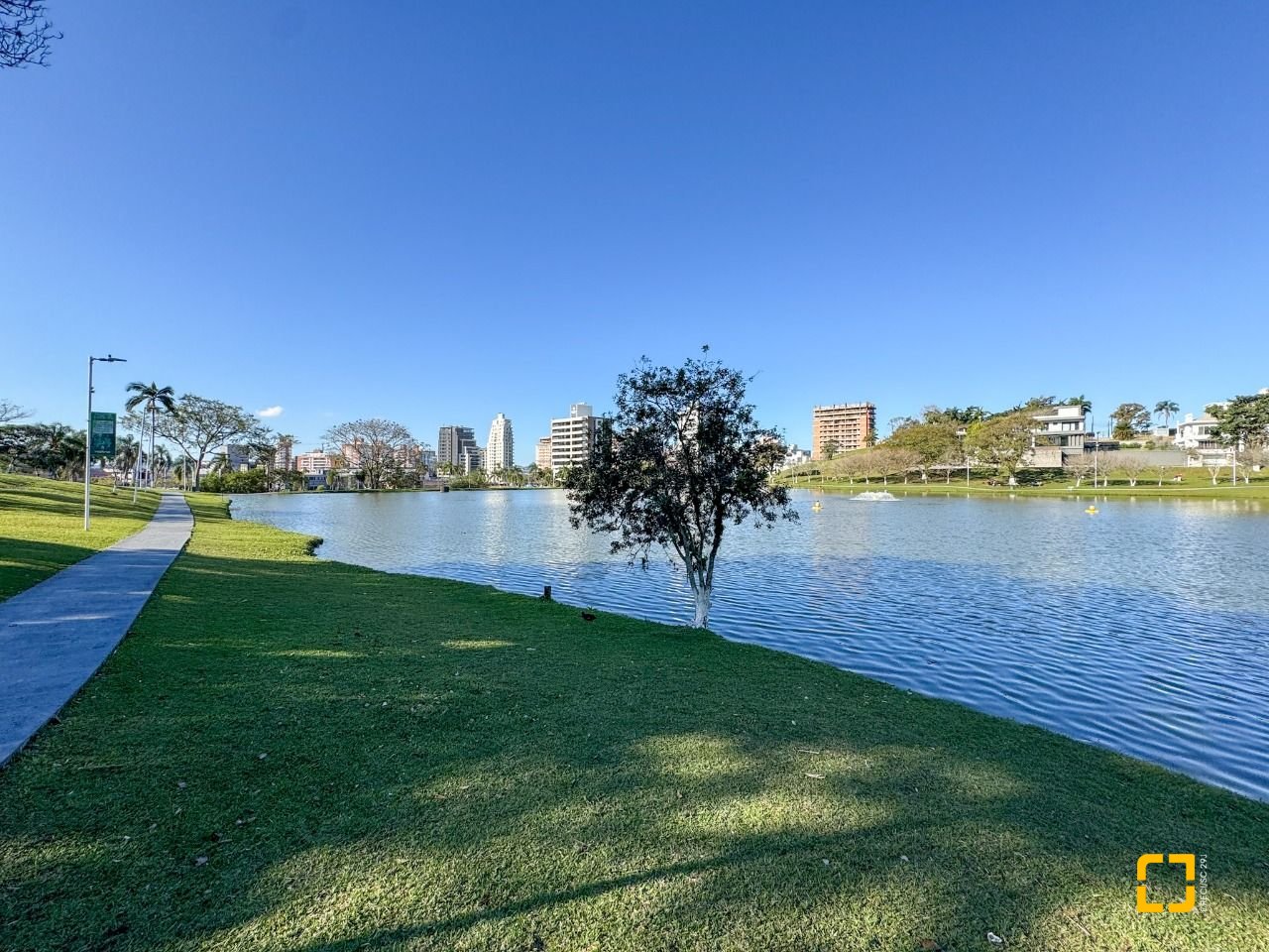 Apartamento com 81m², 4 quartos (sendo 2 suítes), 1 garagem, no bairro Pedra Branca em Palhoça