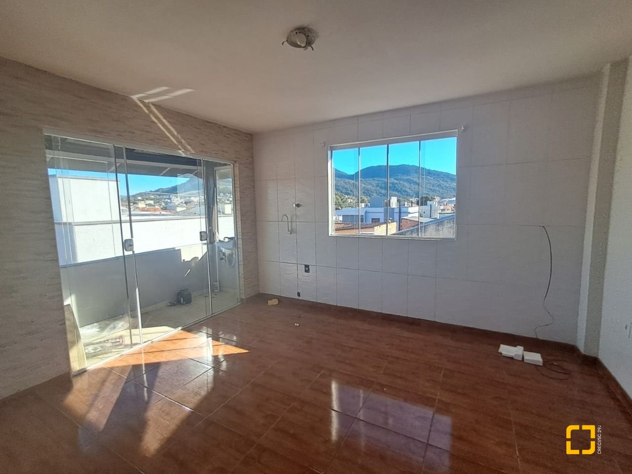 Prédio com 221m², 3 garagens, no bairro Ingleses em Florianópolis